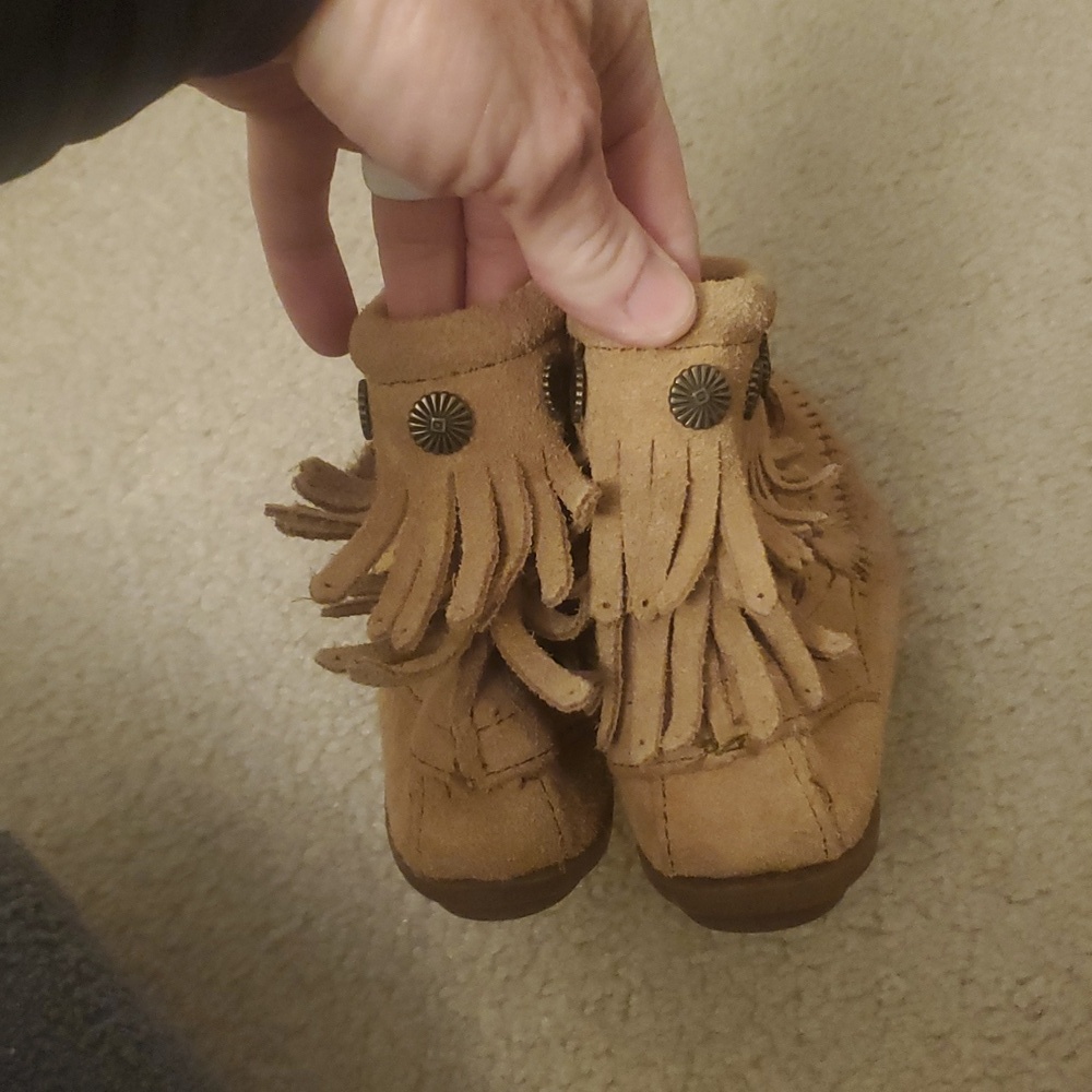Minnetonka Moccasins - Picture 2 of 6